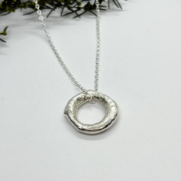 LorriSilver Jewellery, peridot molten circle necklace