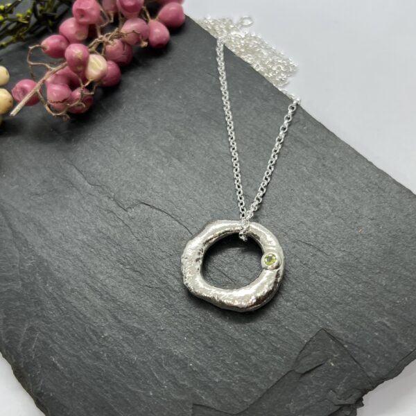 LorriSilver Jewellery, peridot molten circle necklace